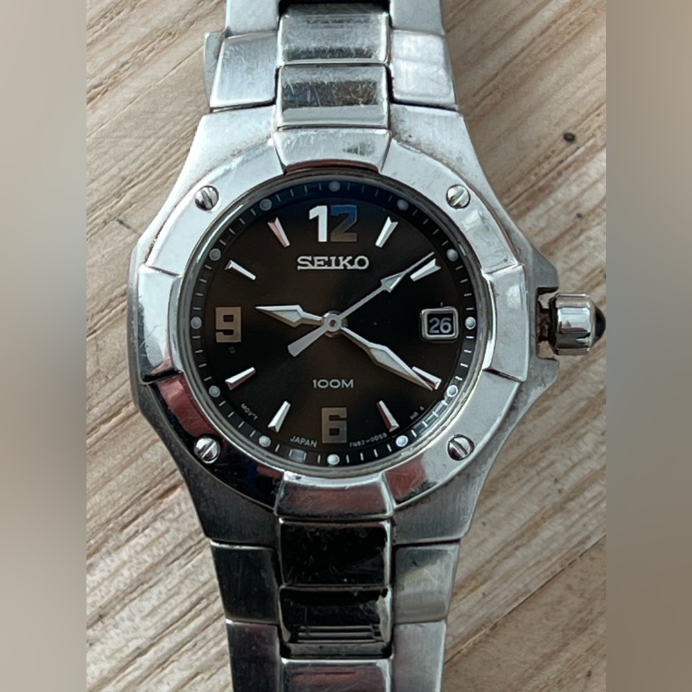 Seiko Coutura Vintage Ladies Watch Black Dial Date Window Stainless Bracelet